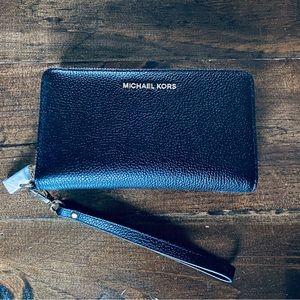 Michael Kors Large Black Leather Wristlet. NWT